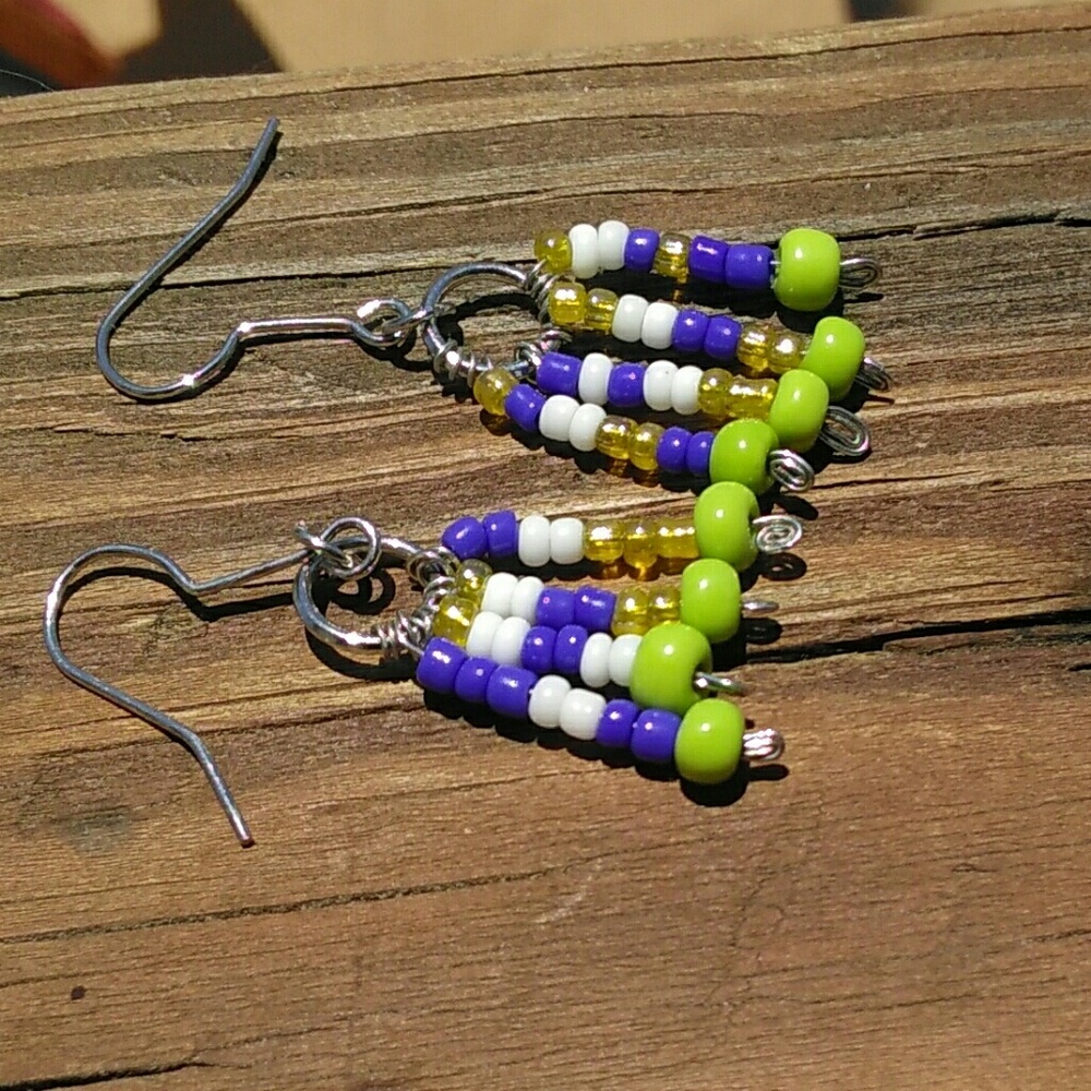 Blue,white and green beaded earrings!🌺